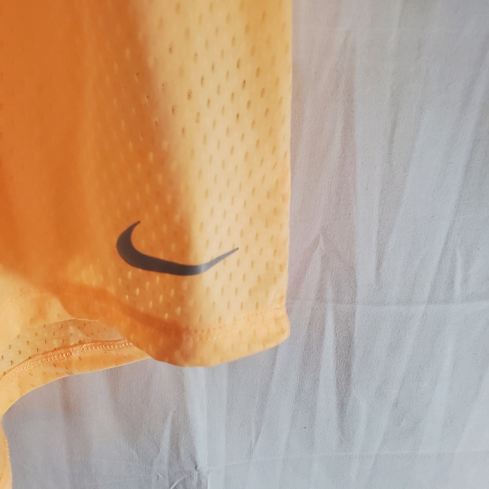 Nike Women’s Medium Dri-Fit Training Orange Sleeveless Tank Top New With Tags. - Picture 2 of 3